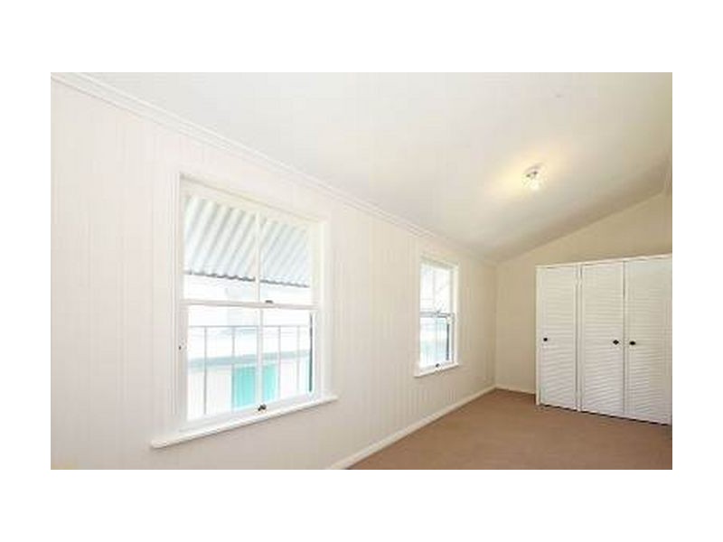 4 Cotton Street, Shorncliffe QLD 4017