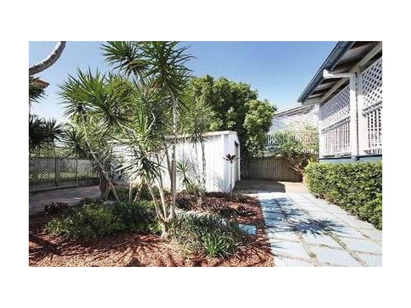 4 Cotton Street, Shorncliffe QLD 4017