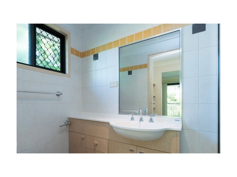 18 Fifth Avenue, Kedron QLD 4031