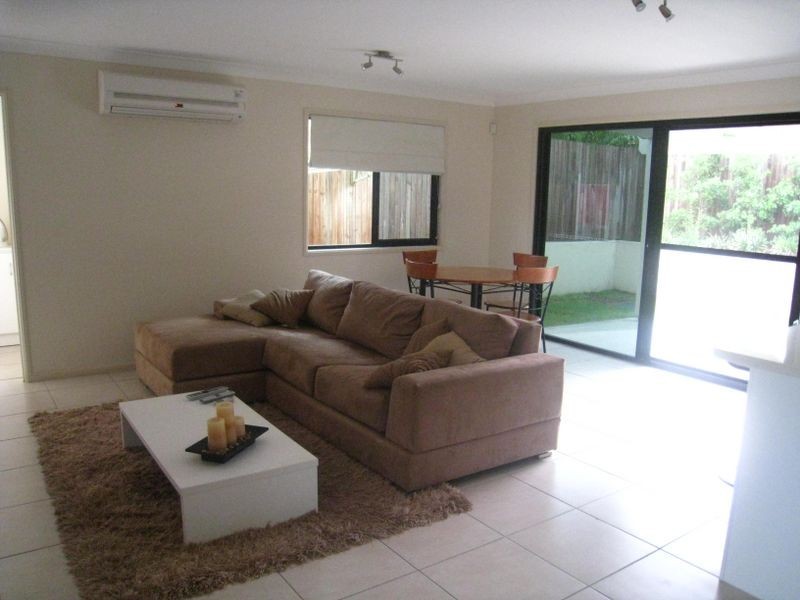 2/9 Curwen Terrace, Chermside QLD 4032