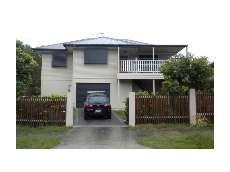 17 Curwen Tce, Chermside QLD 4032