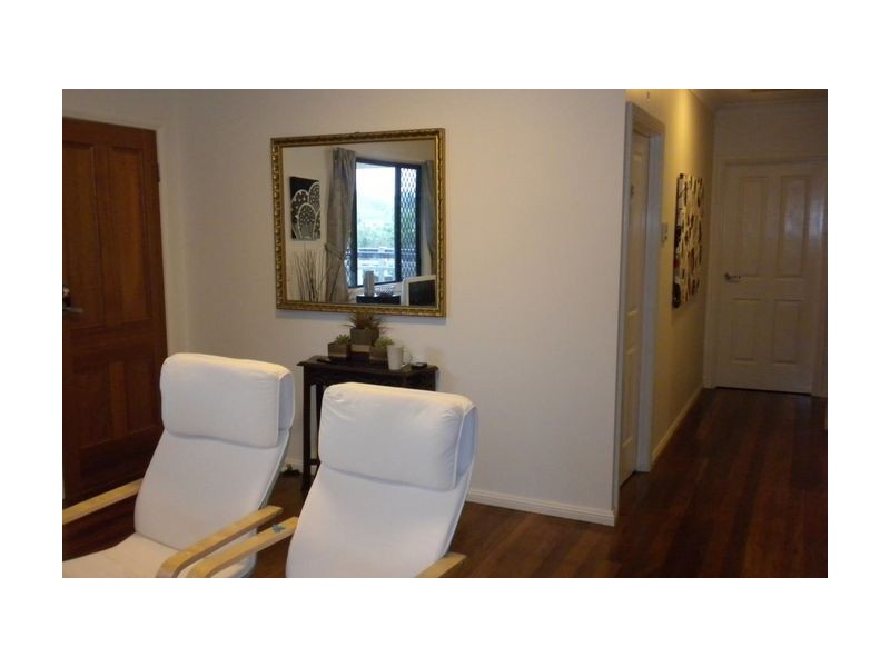 17 Curwen Tce, Chermside QLD 4032