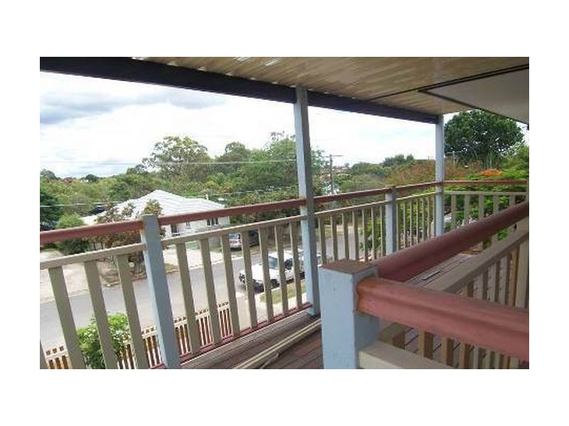 17 Curwen Tce, Chermside QLD 4032