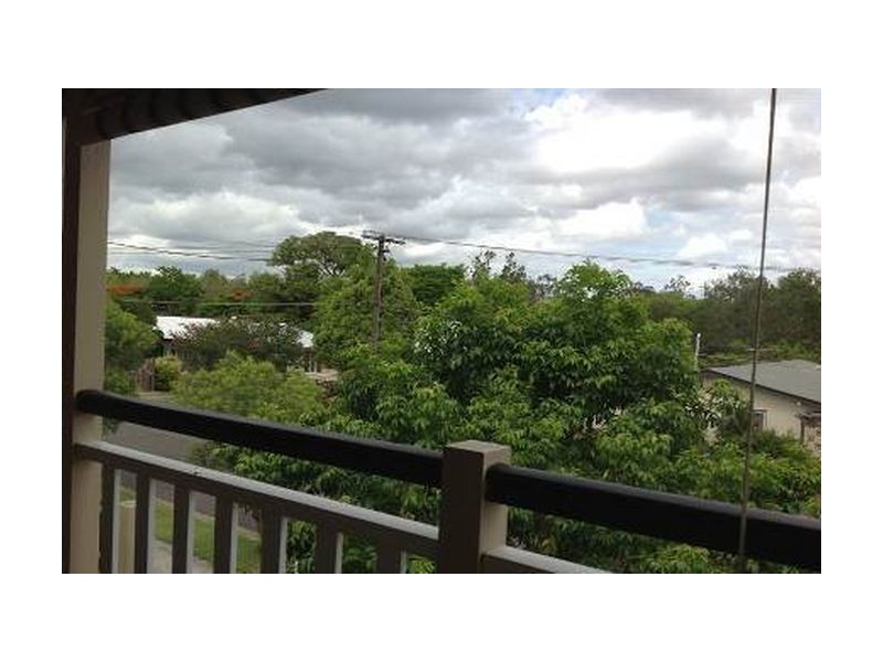 17 Curwen Tce, Chermside QLD 4032