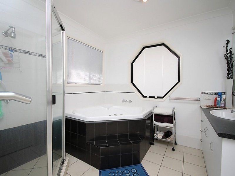 18 Jessica Crescent, Nudgee QLD 4014