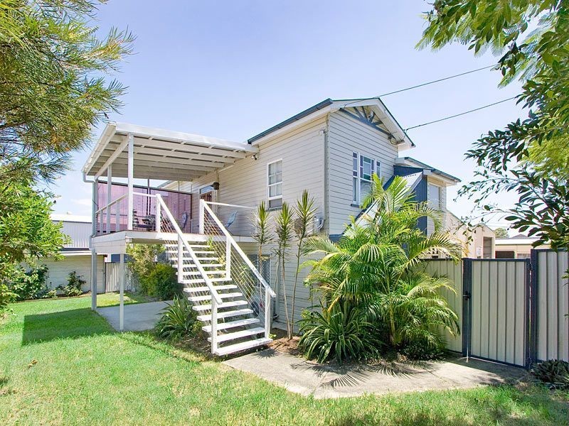 100 Hoskins Street, Sandgate QLD 4017