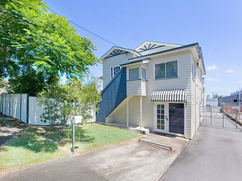 100 Hoskins Street, Sandgate QLD 4017