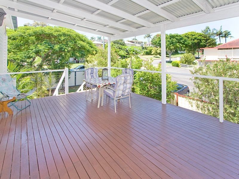 100 Hoskins Street, Sandgate QLD 4017