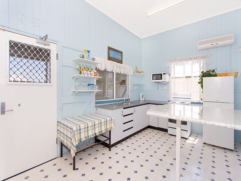 100 Hoskins Street, Sandgate QLD 4017