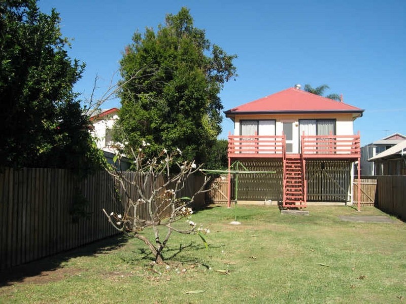 30 Thirteenth Avenue, Brighton QLD 4017