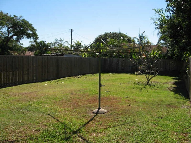 30 Thirteenth Avenue, Brighton QLD 4017