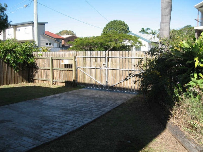 30 Thirteenth Avenue, Brighton QLD 4017
