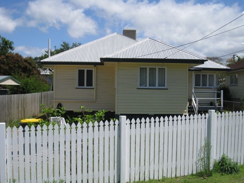 15 Kenbarry Street, Brighton QLD 4017