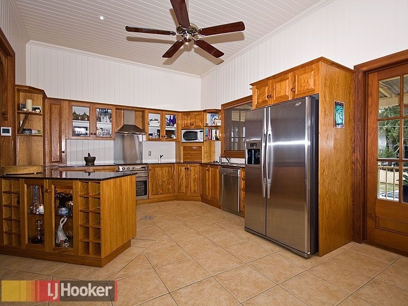 21 Robinson Street, Shorncliffe QLD 4017