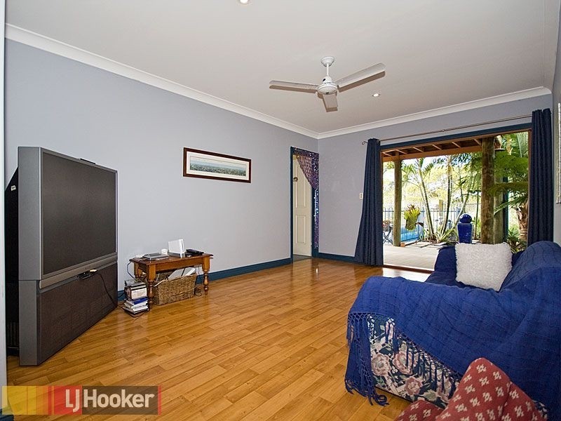 21 Robinson Street, Shorncliffe QLD 4017