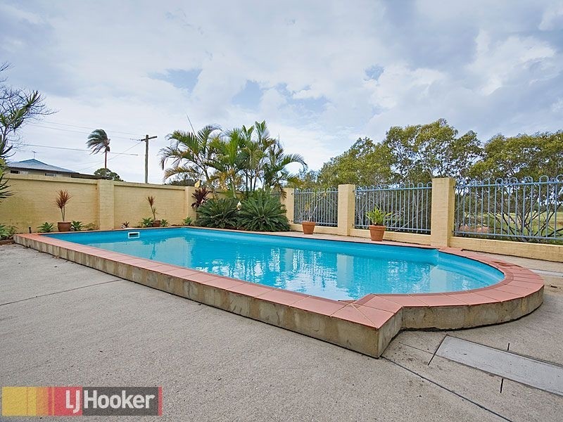 21 Robinson Street, Shorncliffe QLD 4017