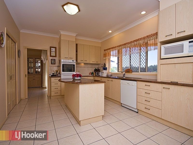 2 Castlehaven Close, Chermside West QLD 4032