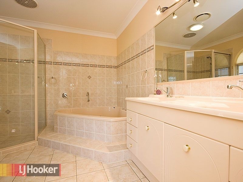 2 Castlehaven Close, Chermside West QLD 4032