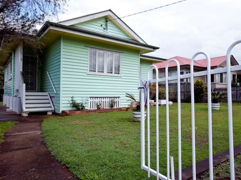 8 Nielson St, Chermside QLD 4032