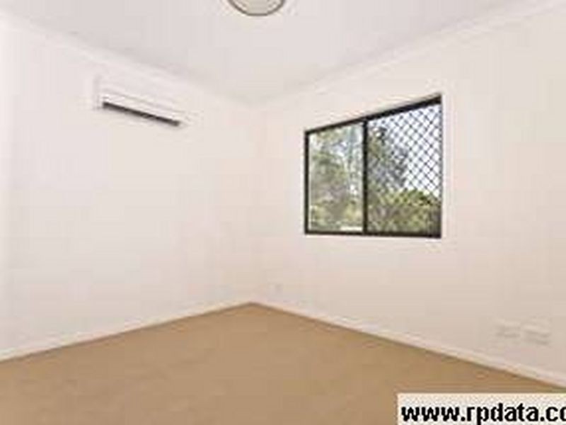 2/18 Seeney Street, Zillmere QLD 4034