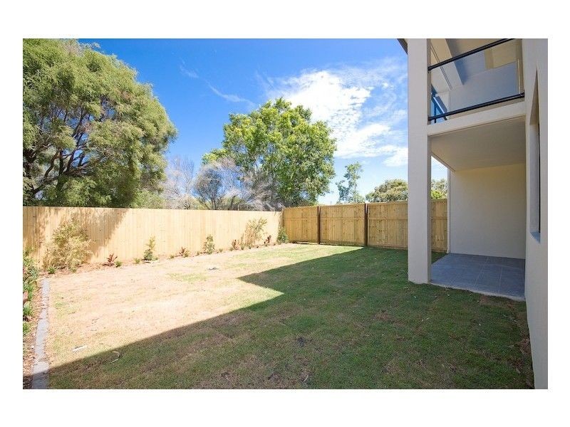 2/18 Seeney Street, Zillmere QLD 4034