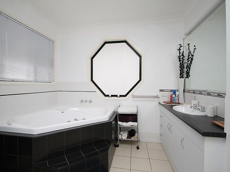 18 Jessica Crescent, Nudgee QLD 4014