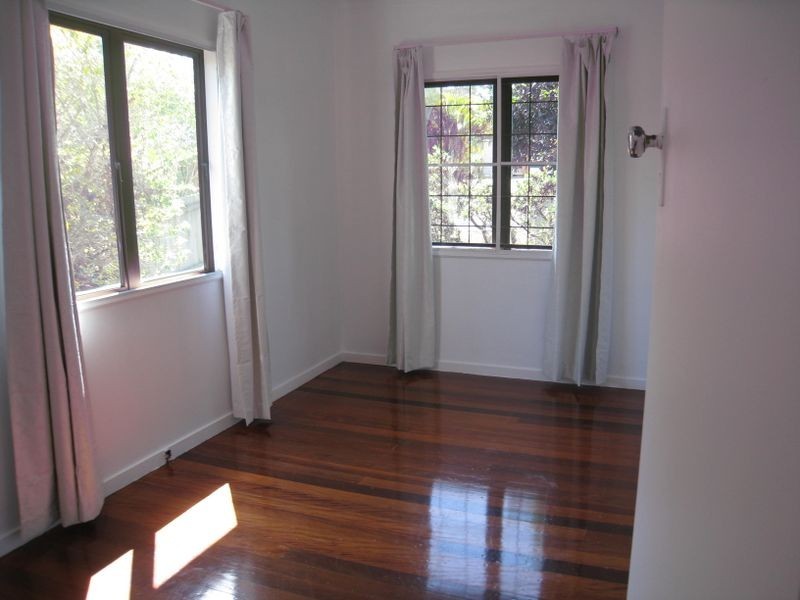 12 Curwen Tce, Chermside QLD 4032
