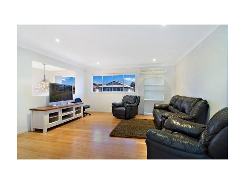 4 Cremorne Place, Brighton QLD 4017