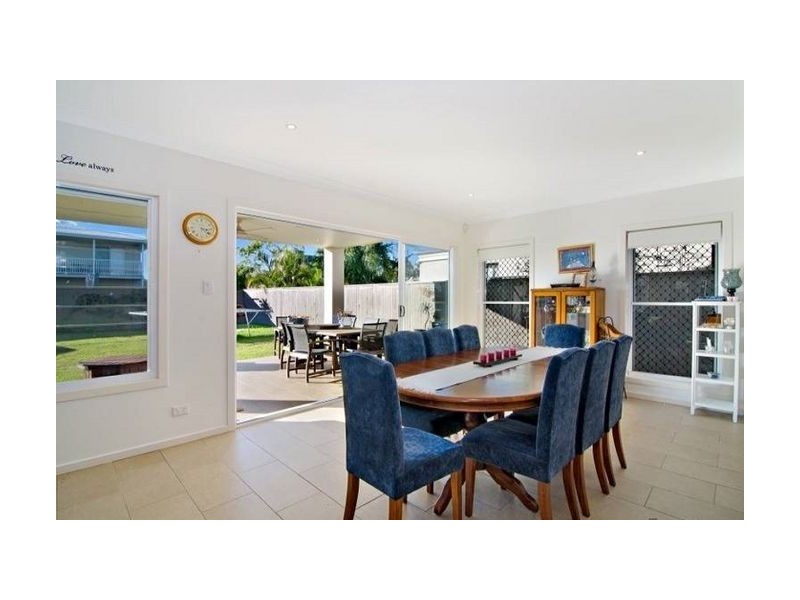4 Cremorne Place, Brighton QLD 4017