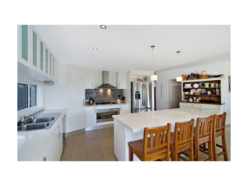 4 Cremorne Place, Brighton QLD 4017