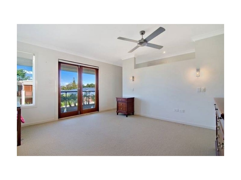 4 Cremorne Place, Brighton QLD 4017