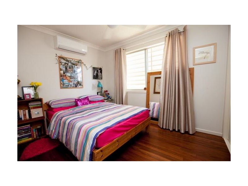 73 Connaught Street, Sandgate QLD 4017