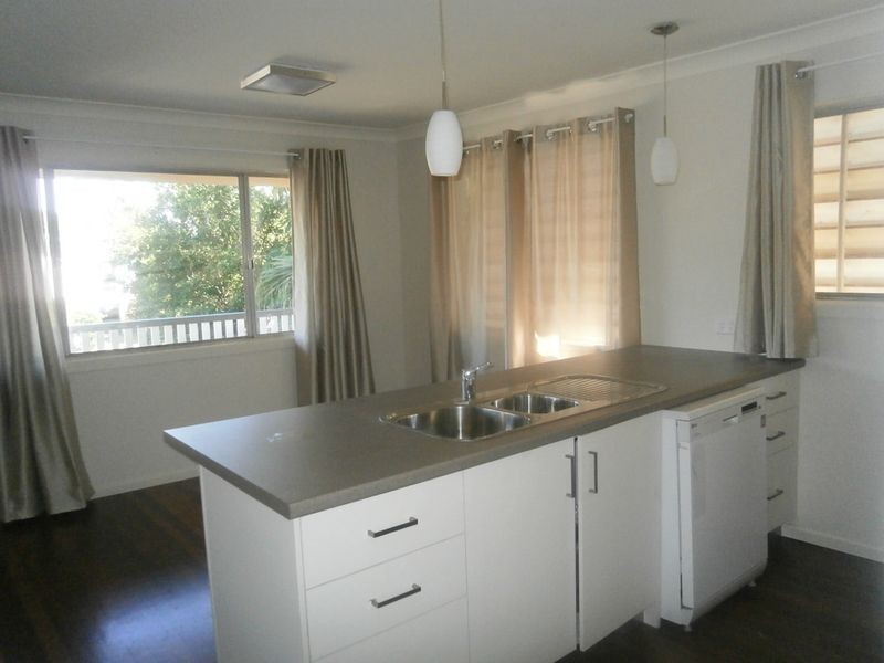 73 Connaught Street, Sandgate QLD 4017