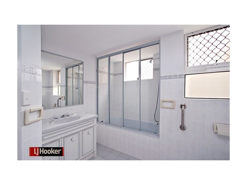 2/26 Hilltop Avenue, Chermside QLD 4032