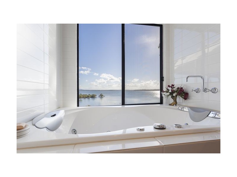 91 Coondooroopa Drive, Macleay Island QLD 4184