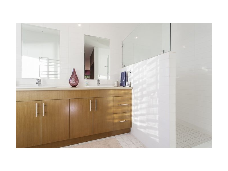 91 Coondooroopa Drive, Macleay Island QLD 4184