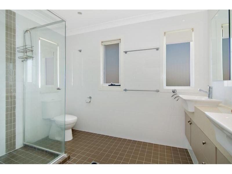 4 Cremorne Place, Brighton QLD 4017