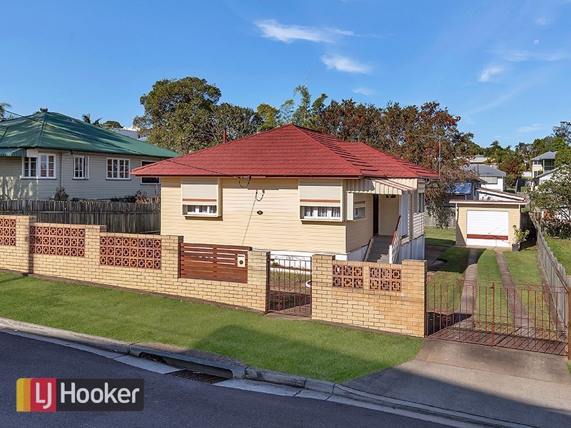 11 Yaralla Street, Chermside QLD 4032