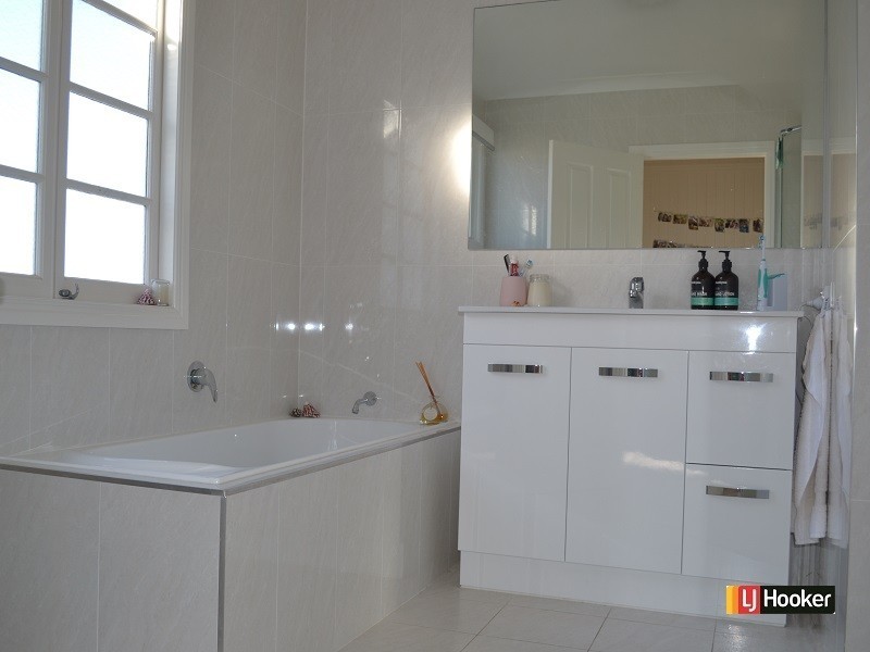 100A Hoskins Street, Sandgate QLD 4017