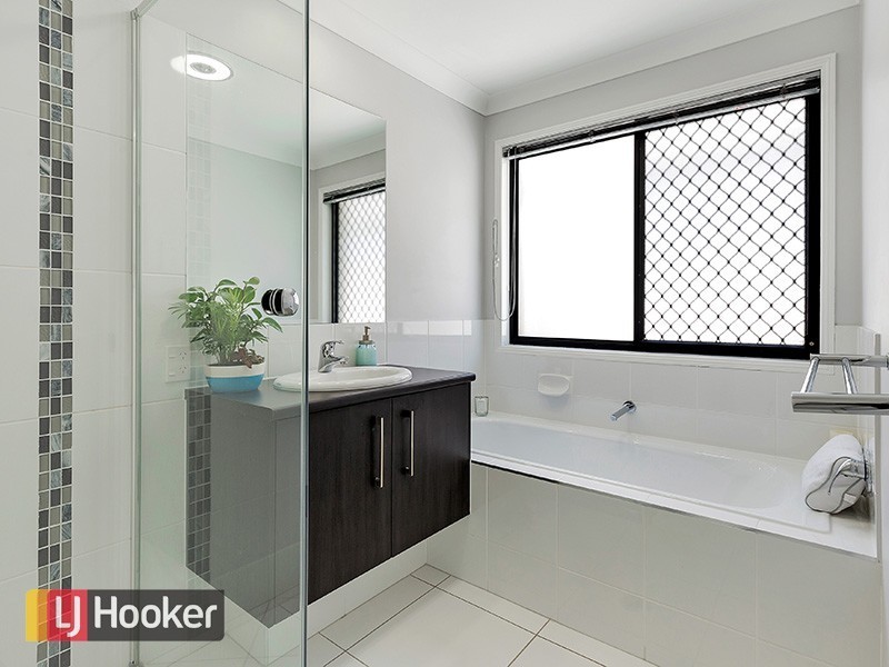 66 Somerset Drive, Carseldine QLD 4034