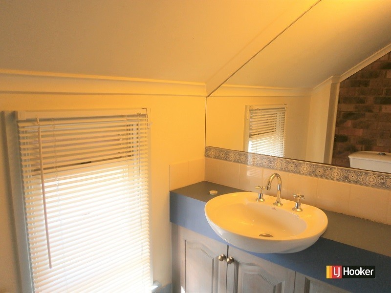 1/10 Desert Willow Way, Fitzgibbon QLD 4018