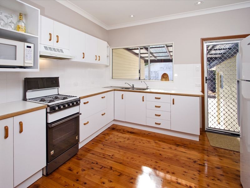 6 Thirteenth Ave, Brighton QLD 4017