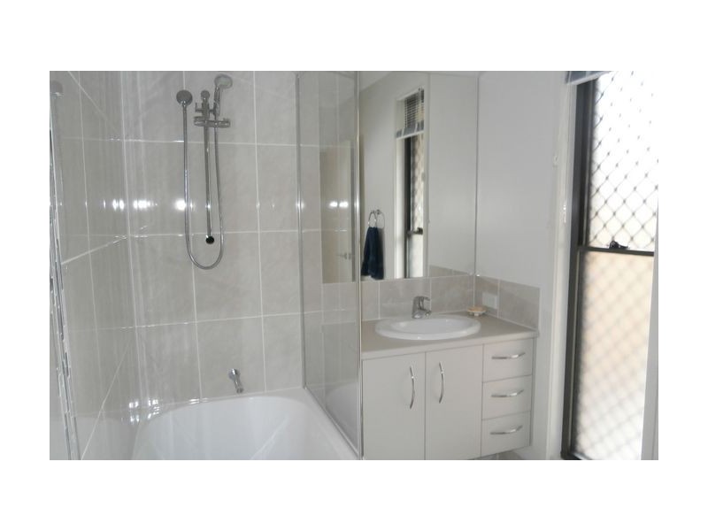 68 Somerset Drive, Carseldine QLD 4034