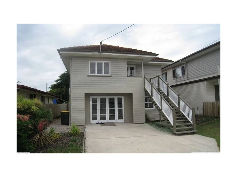 113 (UP) Alexandra Street, Sandgate QLD 4017