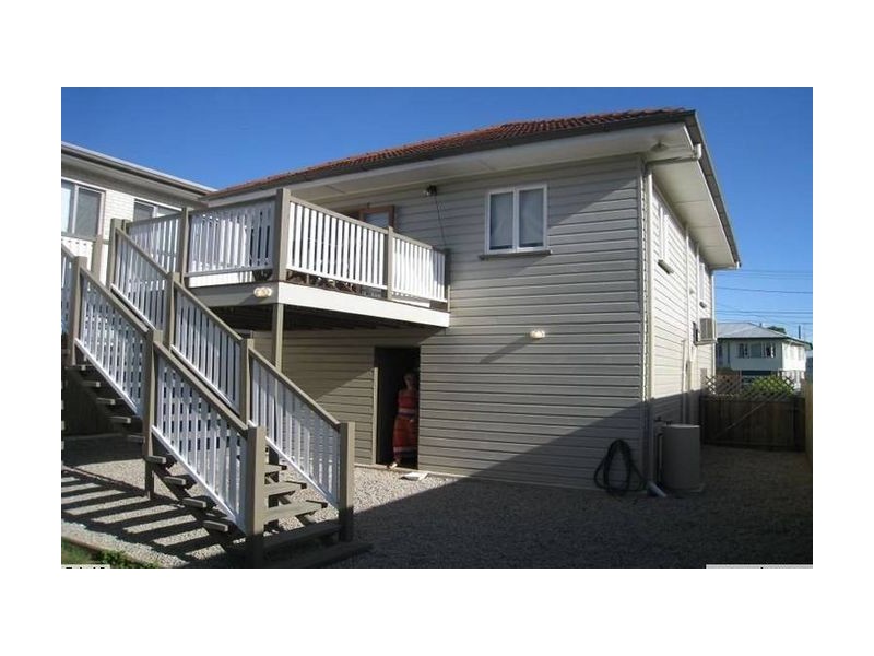 113 (UP) Alexandra Street, Sandgate QLD 4017