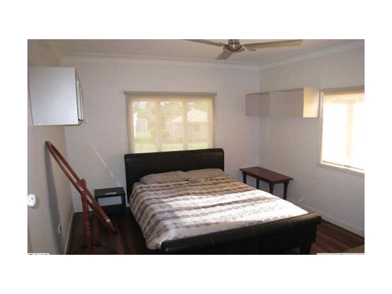 113 (UP) Alexandra Street, Sandgate QLD 4017