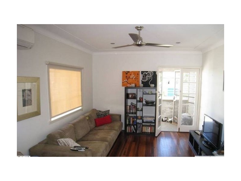 113 (UP) Alexandra Street, Sandgate QLD 4017