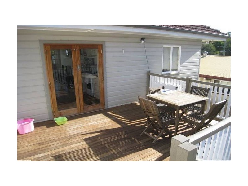 113 (UP) Alexandra Street, Sandgate QLD 4017