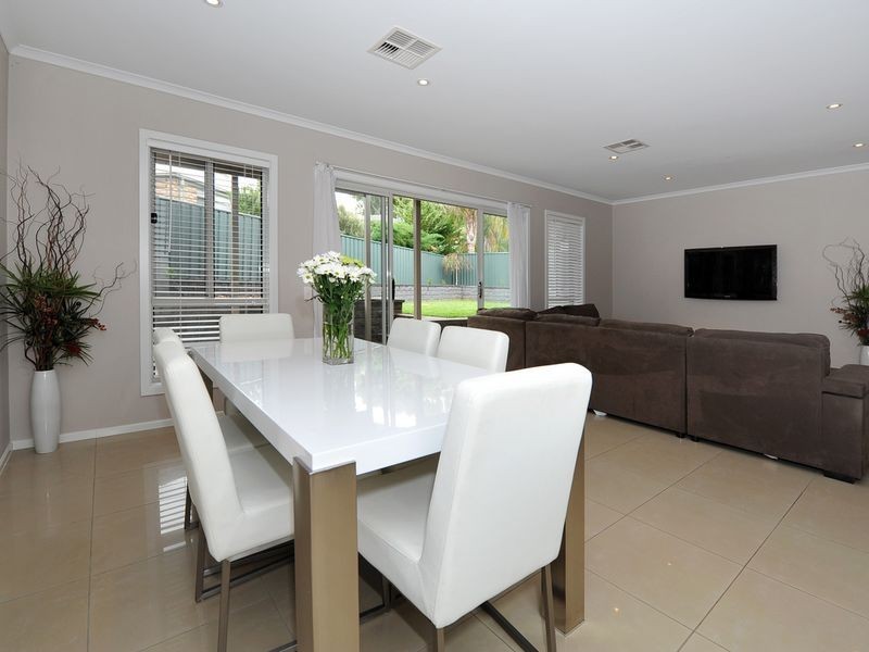 24 Daveys Road, Flagstaff Hill SA 5159