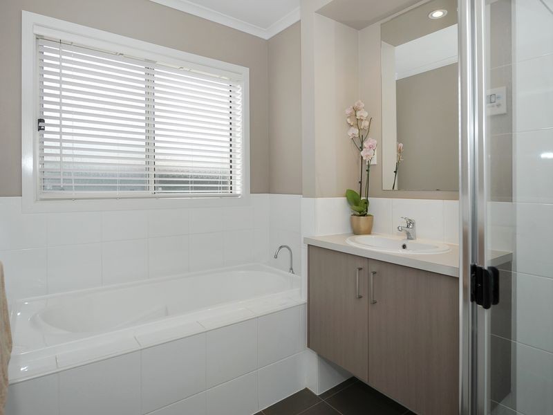 24 Daveys Road, Flagstaff Hill SA 5159